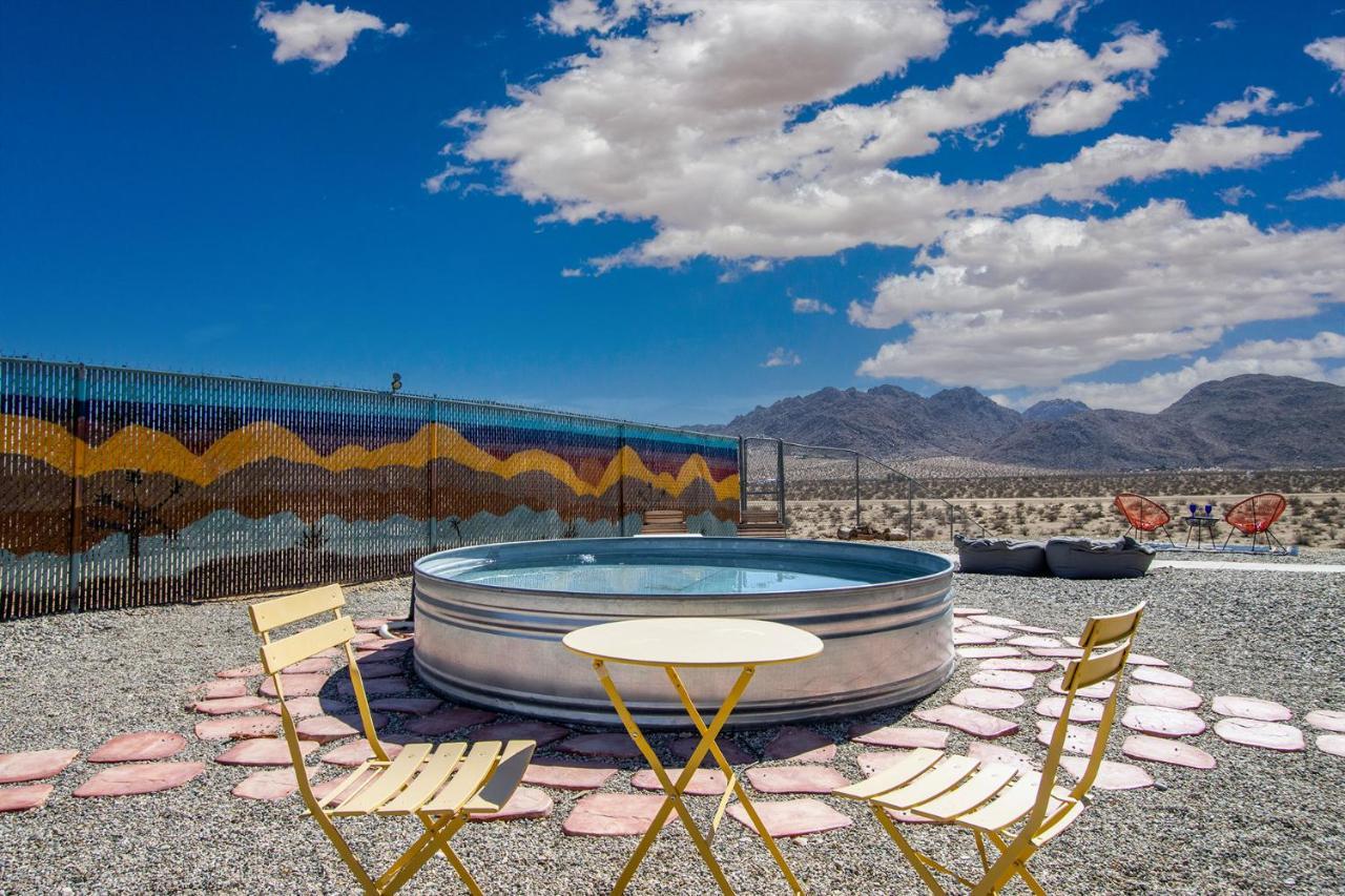 Sapphire Haven + Casita! Pool + Spa + Movie Theatre + 10 Min To Monument! Joshua Tree Luaran gambar