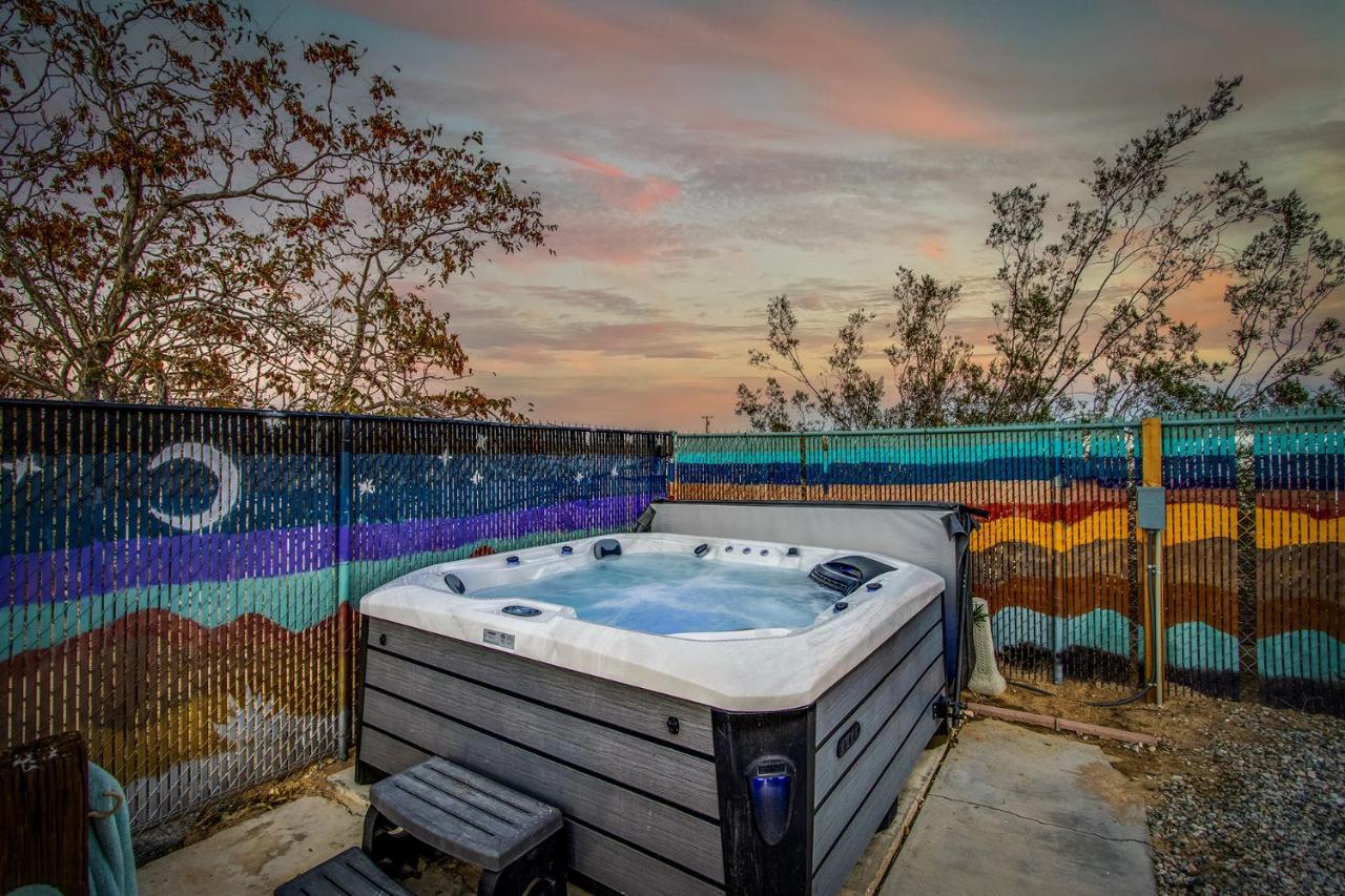 Sapphire Haven + Casita! Pool + Spa + Movie Theatre + 10 Min To Monument! Joshua Tree Luaran gambar