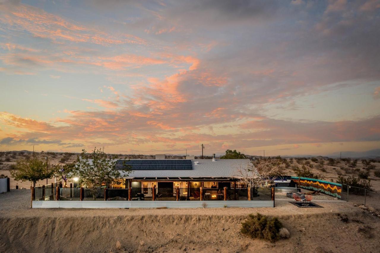 Sapphire Haven + Casita! Pool + Spa + Movie Theatre + 10 Min To Monument! Joshua Tree Luaran gambar