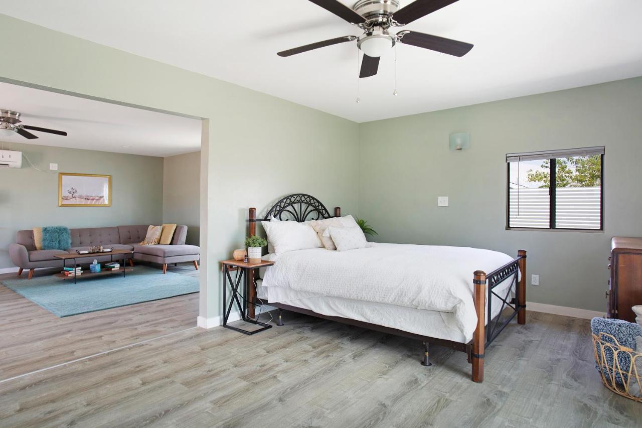 Sapphire Haven + Casita! Pool + Spa + Movie Theatre + 10 Min To Monument! Joshua Tree Luaran gambar