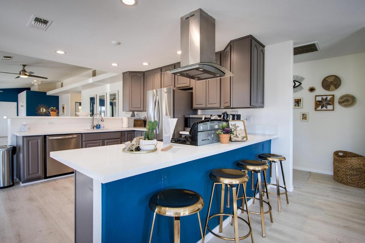 Sapphire Haven + Casita! Pool + Spa + Movie Theatre + 10 Min To Monument! Joshua Tree Luaran gambar