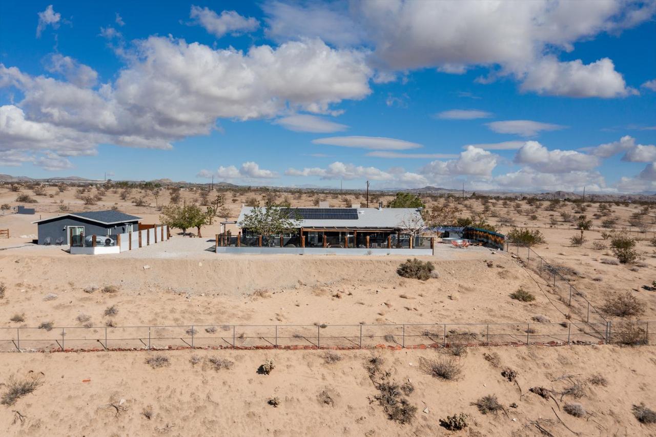 Sapphire Haven + Casita! Pool + Spa + Movie Theatre + 10 Min To Monument! Joshua Tree Luaran gambar