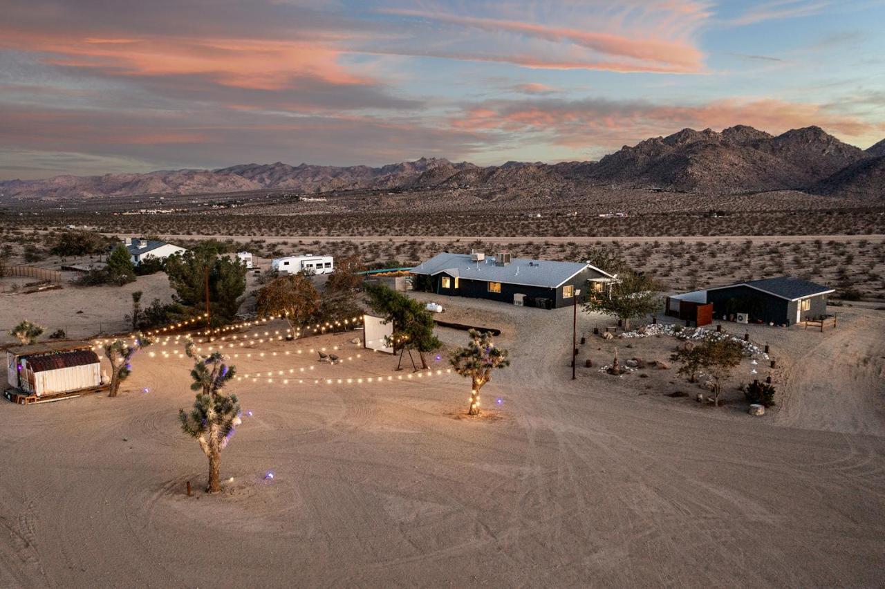 Sapphire Haven + Casita! Pool + Spa + Movie Theatre + 10 Min To Monument! Joshua Tree Luaran gambar