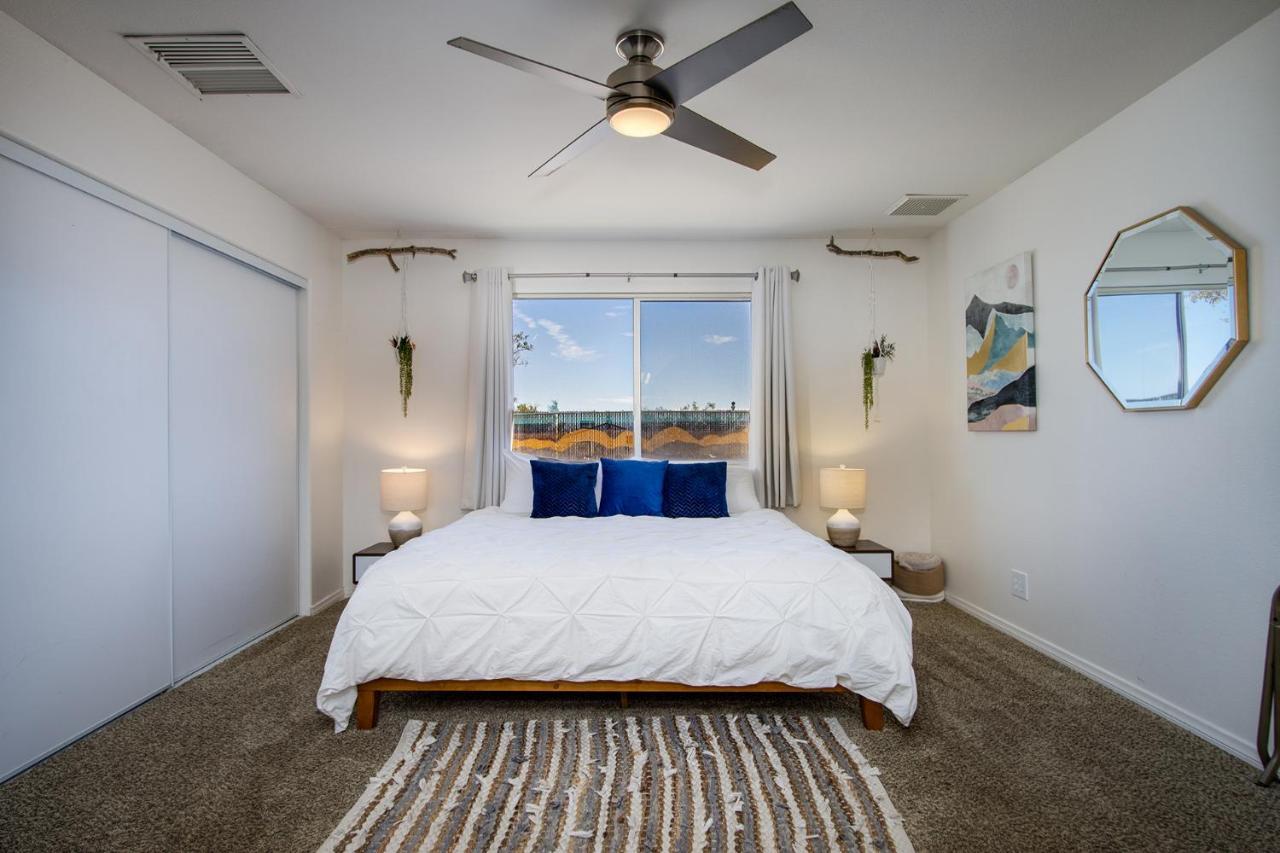 Sapphire Haven + Casita! Pool + Spa + Movie Theatre + 10 Min To Monument! Joshua Tree Luaran gambar