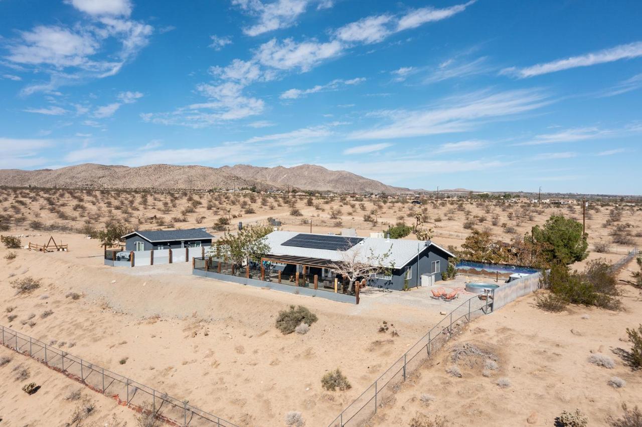 Sapphire Haven + Casita! Pool + Spa + Movie Theatre + 10 Min To Monument! Joshua Tree Luaran gambar