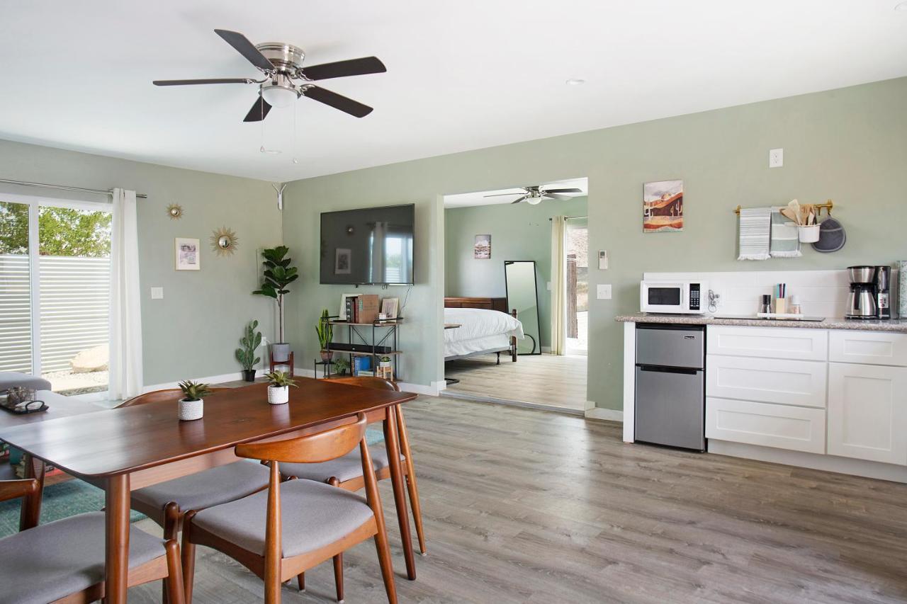 Sapphire Haven + Casita! Pool + Spa + Movie Theatre + 10 Min To Monument! Joshua Tree Luaran gambar