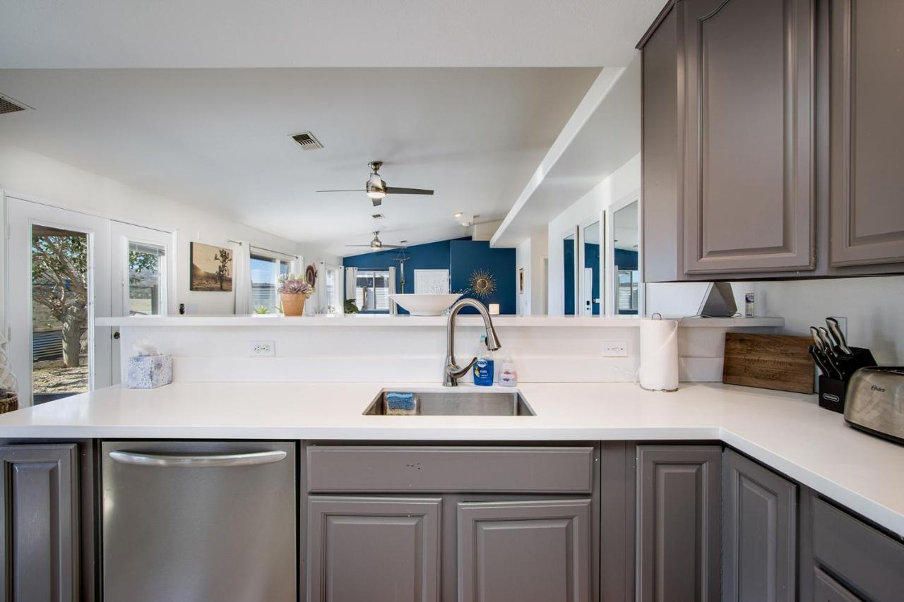 Sapphire Haven + Casita! Pool + Spa + Movie Theatre + 10 Min To Monument! Joshua Tree Luaran gambar
