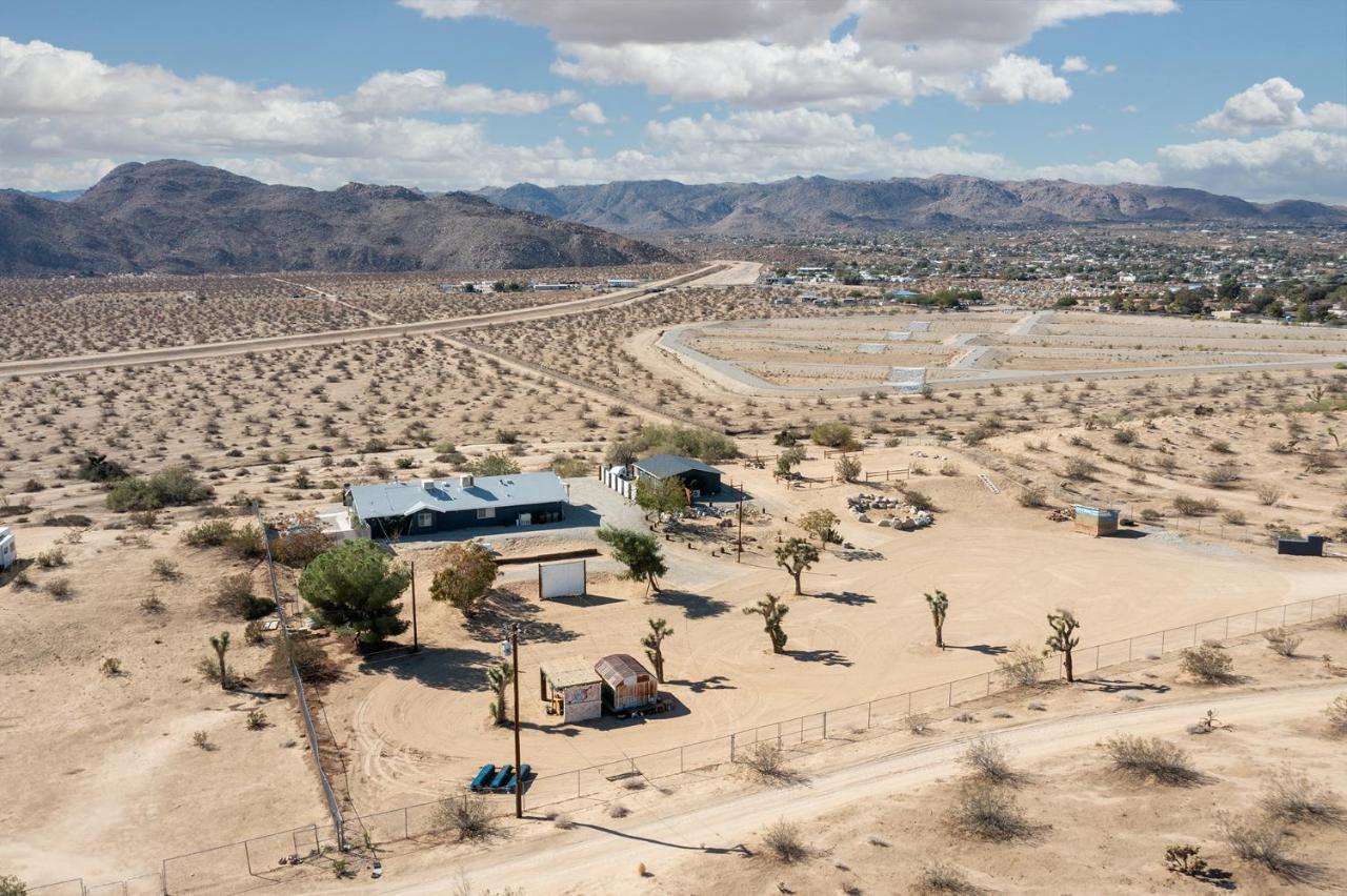 Sapphire Haven + Casita! Pool + Spa + Movie Theatre + 10 Min To Monument! Joshua Tree Luaran gambar