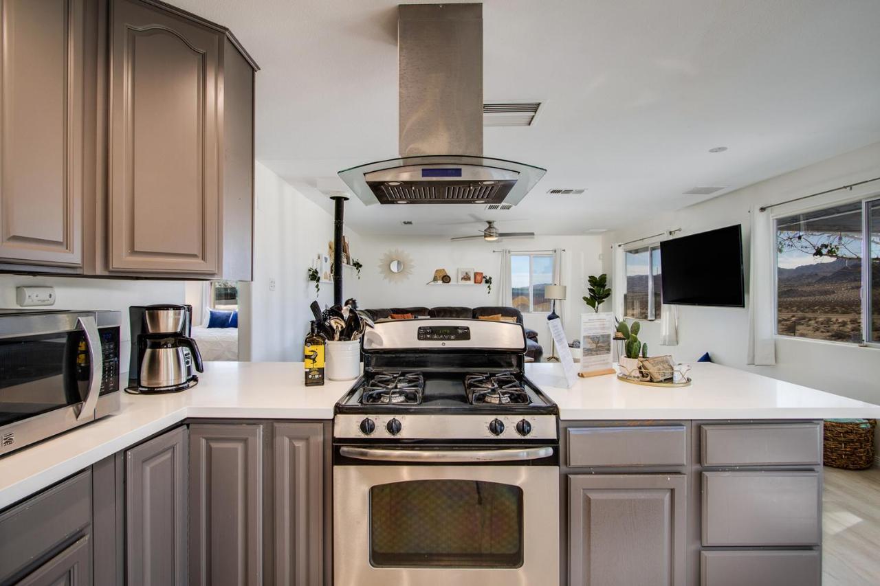 Sapphire Haven + Casita! Pool + Spa + Movie Theatre + 10 Min To Monument! Joshua Tree Luaran gambar