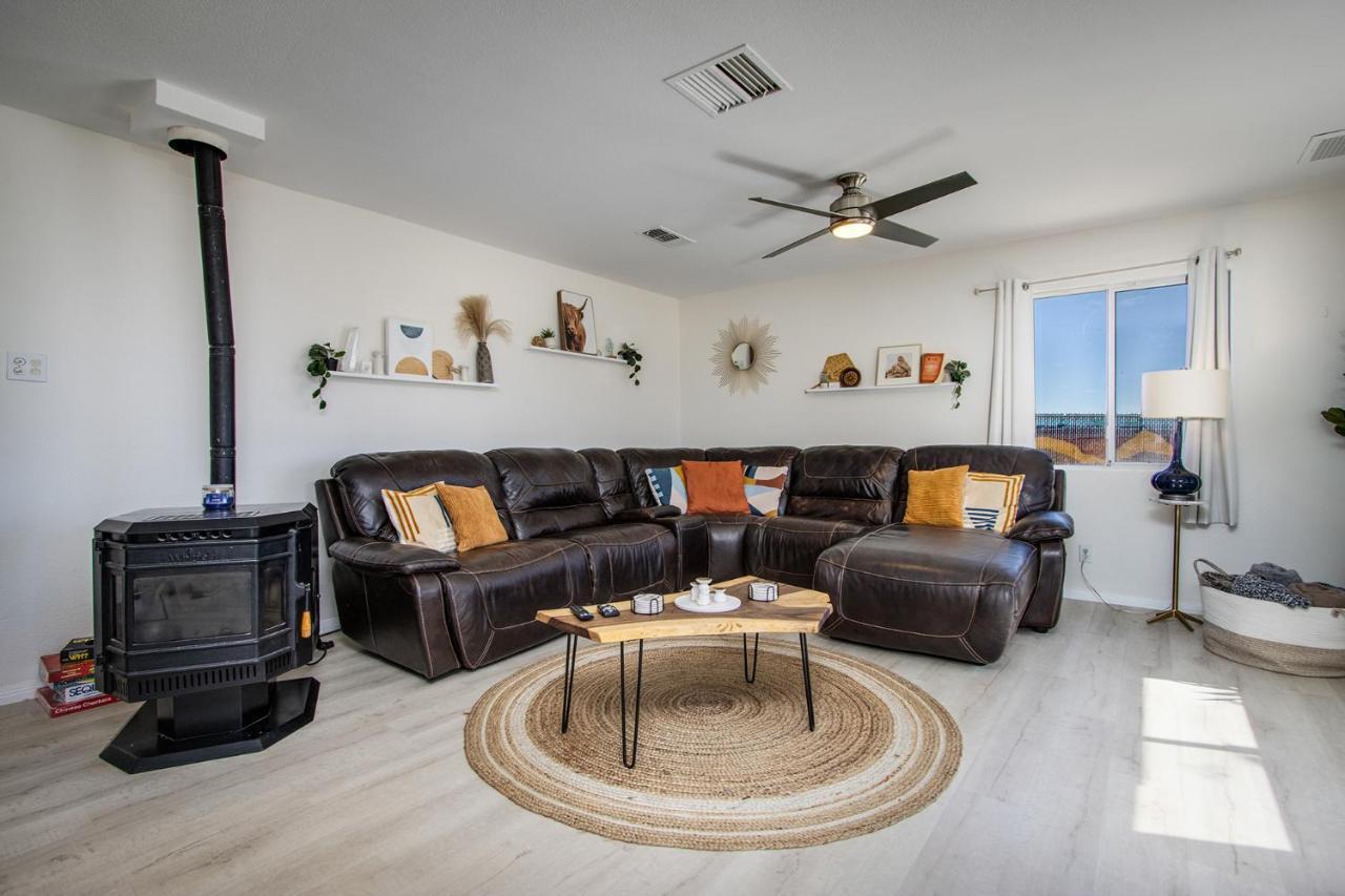Sapphire Haven + Casita! Pool + Spa + Movie Theatre + 10 Min To Monument! Joshua Tree Luaran gambar