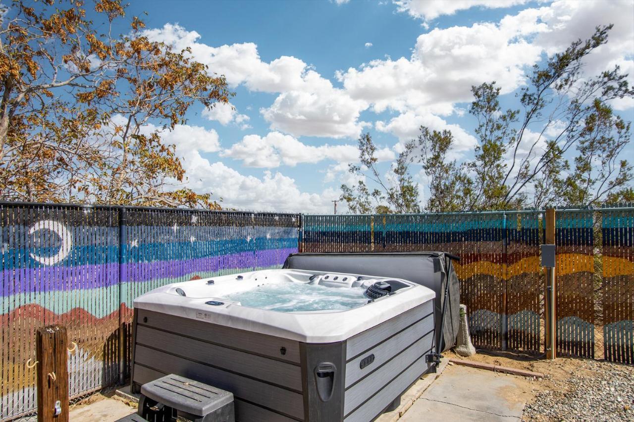 Sapphire Haven + Casita! Pool + Spa + Movie Theatre + 10 Min To Monument! Joshua Tree Luaran gambar