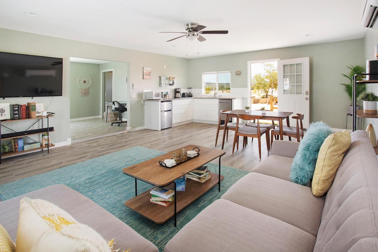 Sapphire Haven + Casita! Pool + Spa + Movie Theatre + 10 Min To Monument! Joshua Tree Luaran gambar