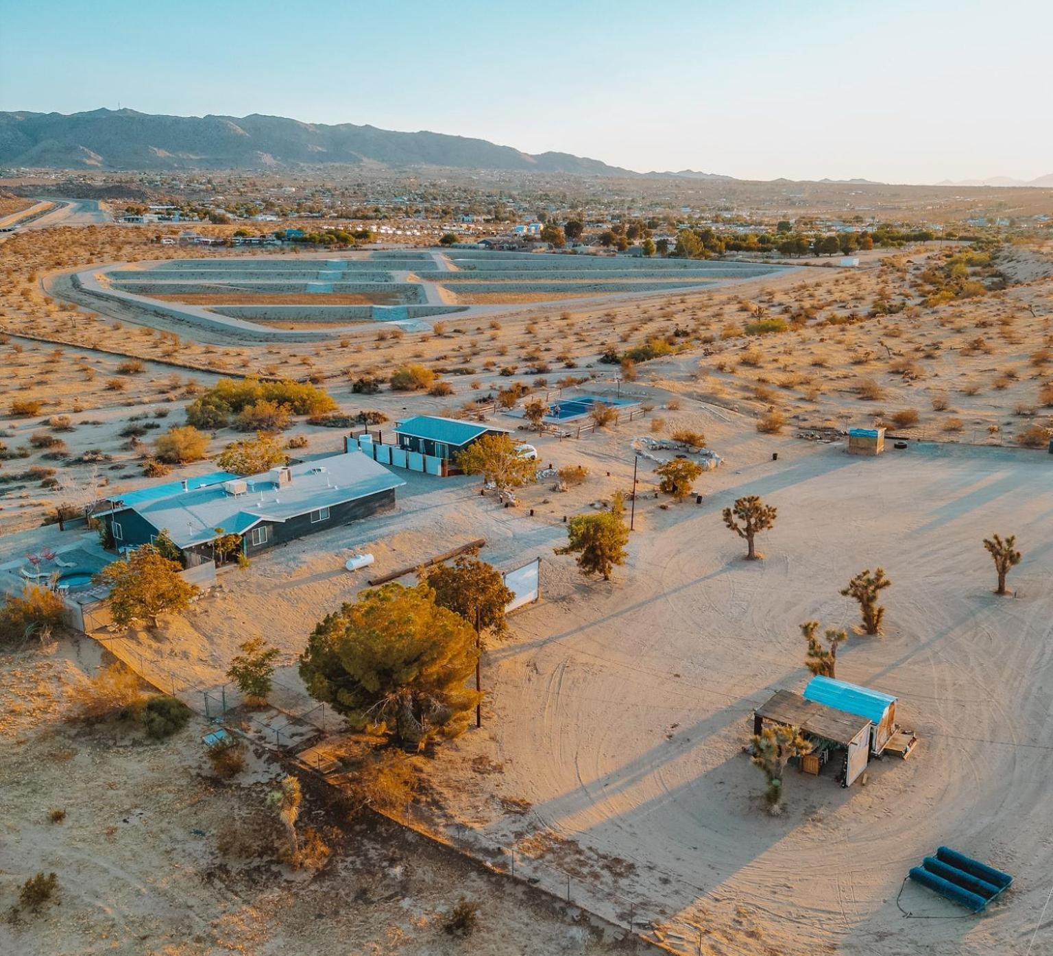 Sapphire Haven + Casita! Pool + Spa + Movie Theatre + 10 Min To Monument! Joshua Tree Luaran gambar